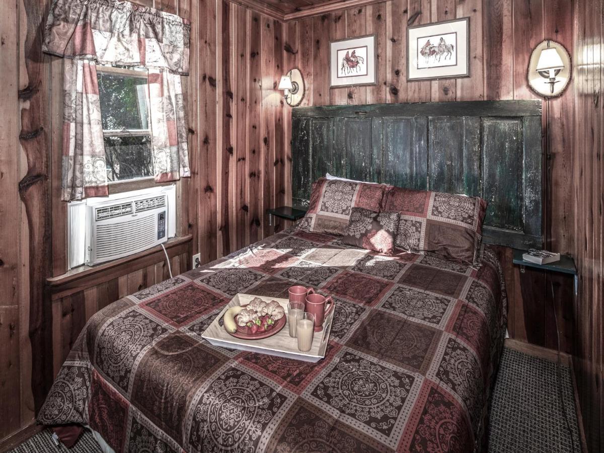 Perfect Cabin, 2 Bedrooms, Fireplace, Midtown, Sleeps 5 Рюидозо Екстериор снимка